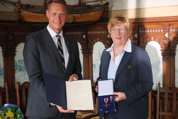 Verdienstkreuz f�r Harmanda Harms