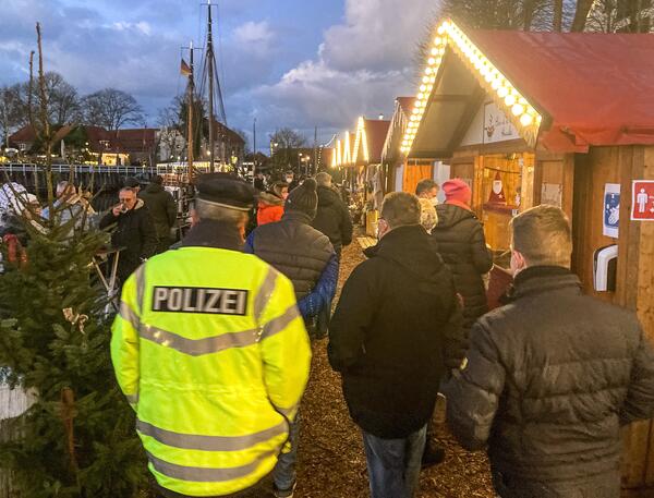 Kontrolle Wintermarkt Carolinensiel