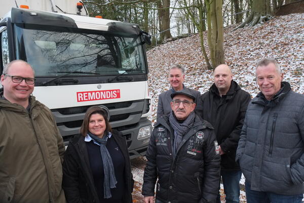 Remond f�hrt Blaue Tonne